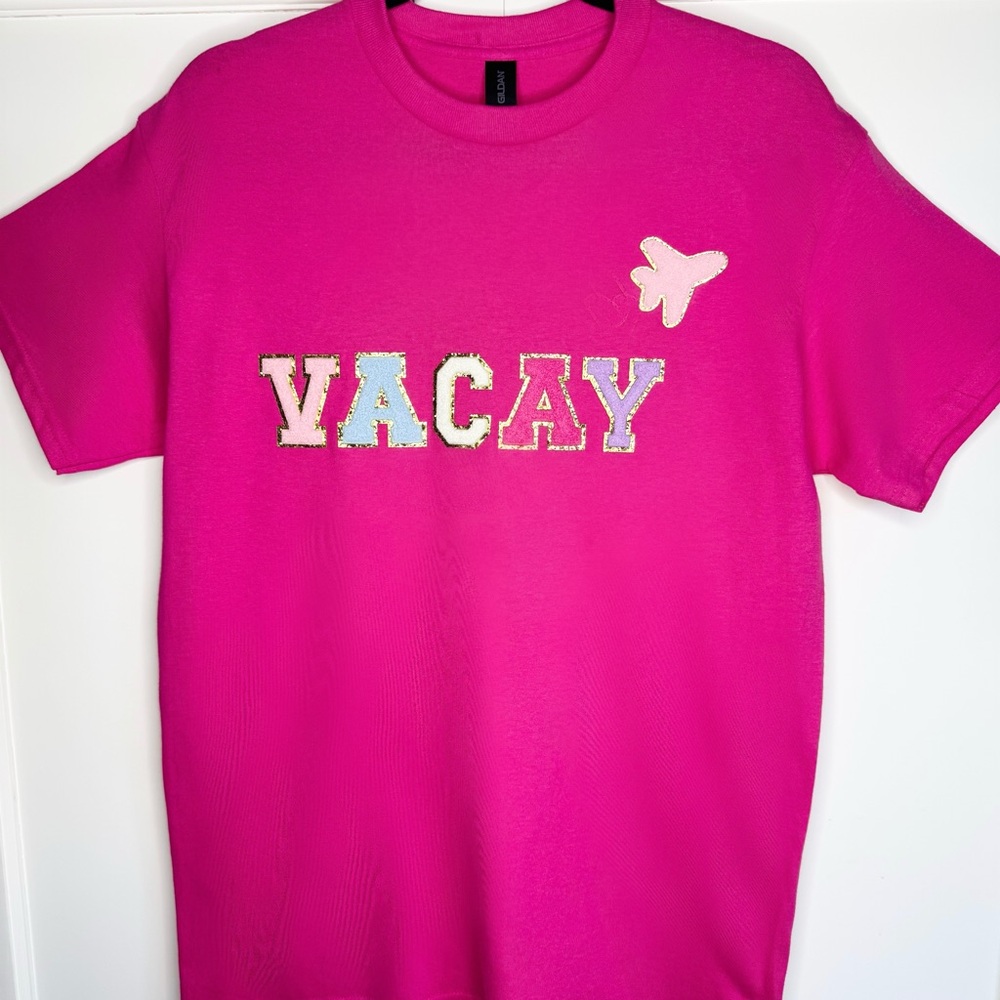 Chenille patch VACAY Tee